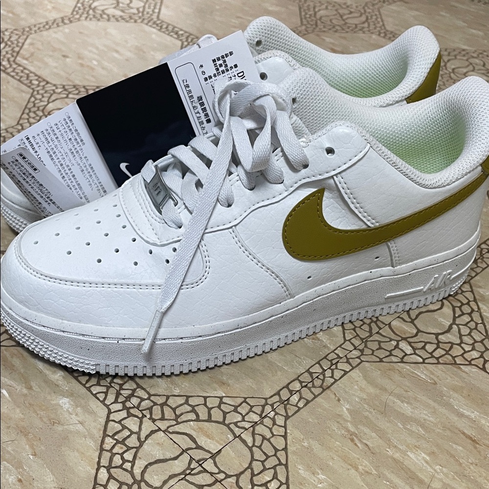 NWT Size 6.5 Nike Women’s White and Gold Sneakers